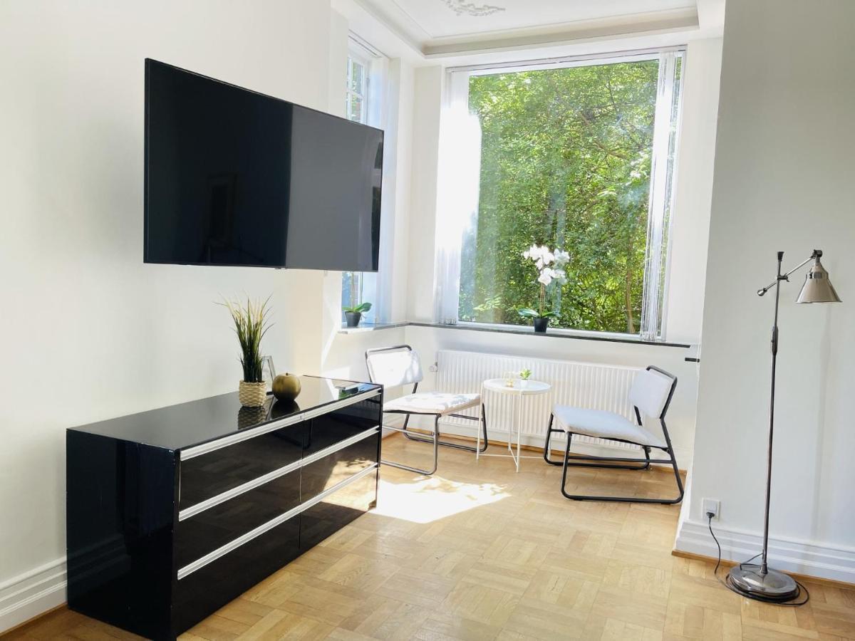 Aday - Aalborg Mansion - Open Bright Apartment With Garden Exteriör bild